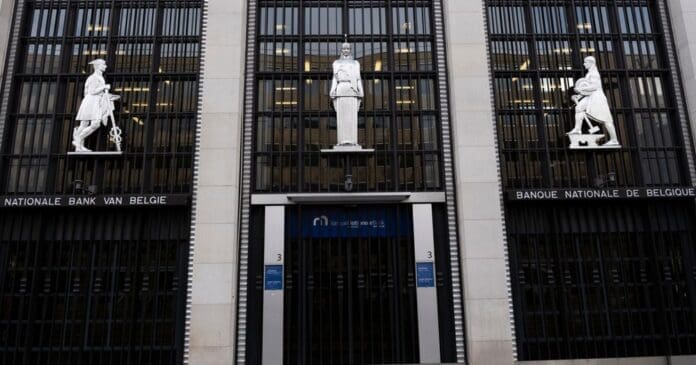 Overheid houdt uitbetaling pensioen van oud-kaderleden Nationale Bank tegen.