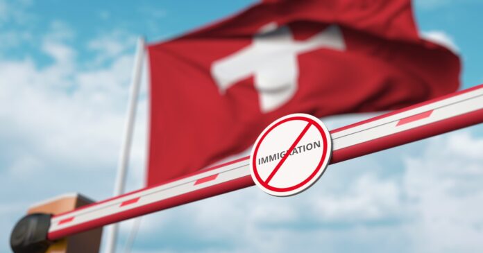 Minister van Justitie wil nieuw plan voor asielaanvragen in Zwitserland