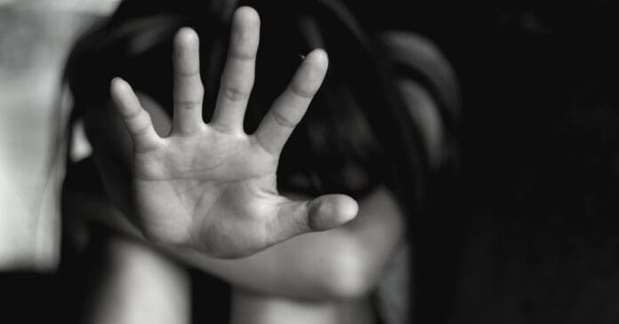 Celstraf met uitstel voor verkrachting, stalking minderjarige meisjes